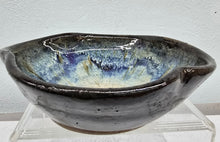 Load image into Gallery viewer, Scalloped Edge Handmade Pottery Bowl