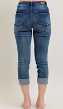 Load image into Gallery viewer, Judy Blue Mid Rise Skinny Capri Blue Jeans