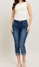 Load image into Gallery viewer, Judy Blue Mid Rise Skinny Capri Blue Jeans