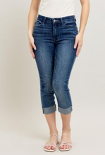 Load image into Gallery viewer, Judy Blue Mid Rise Skinny Capri Blue Jeans