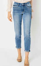Load image into Gallery viewer, Judy Blue Mid Rise Slim Fit Blue Jeans