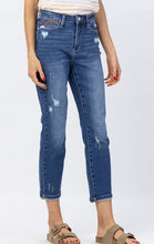 Load image into Gallery viewer, Judy Blue Slight Distressed Cropped Straight Leg Jeans