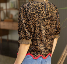 Load image into Gallery viewer, Wavy Leopard Print Top