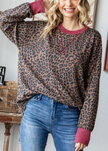 Load image into Gallery viewer, Leopard Print V-Seam Long Sleeve Top