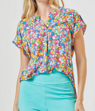 Load image into Gallery viewer, Pink Blue Floral Wrinkle Free Top