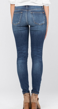Load image into Gallery viewer, Judy Blue Mid Rise Skinny Blue Jeans