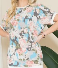 Load image into Gallery viewer, Floral Print Top - PLUS SIZES